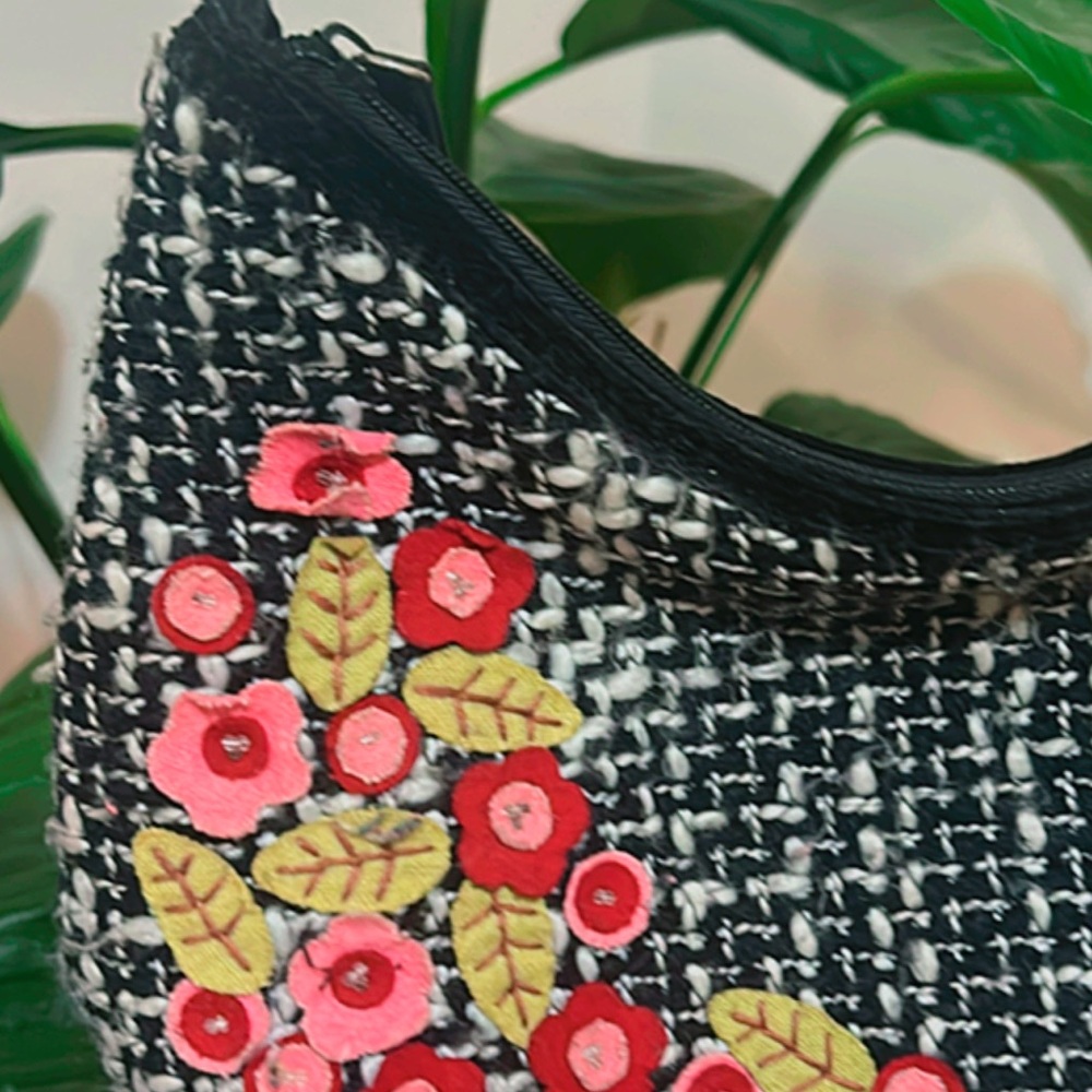 VINTAGE HOBO TWEED FLORAL DESIGN HANDBAG